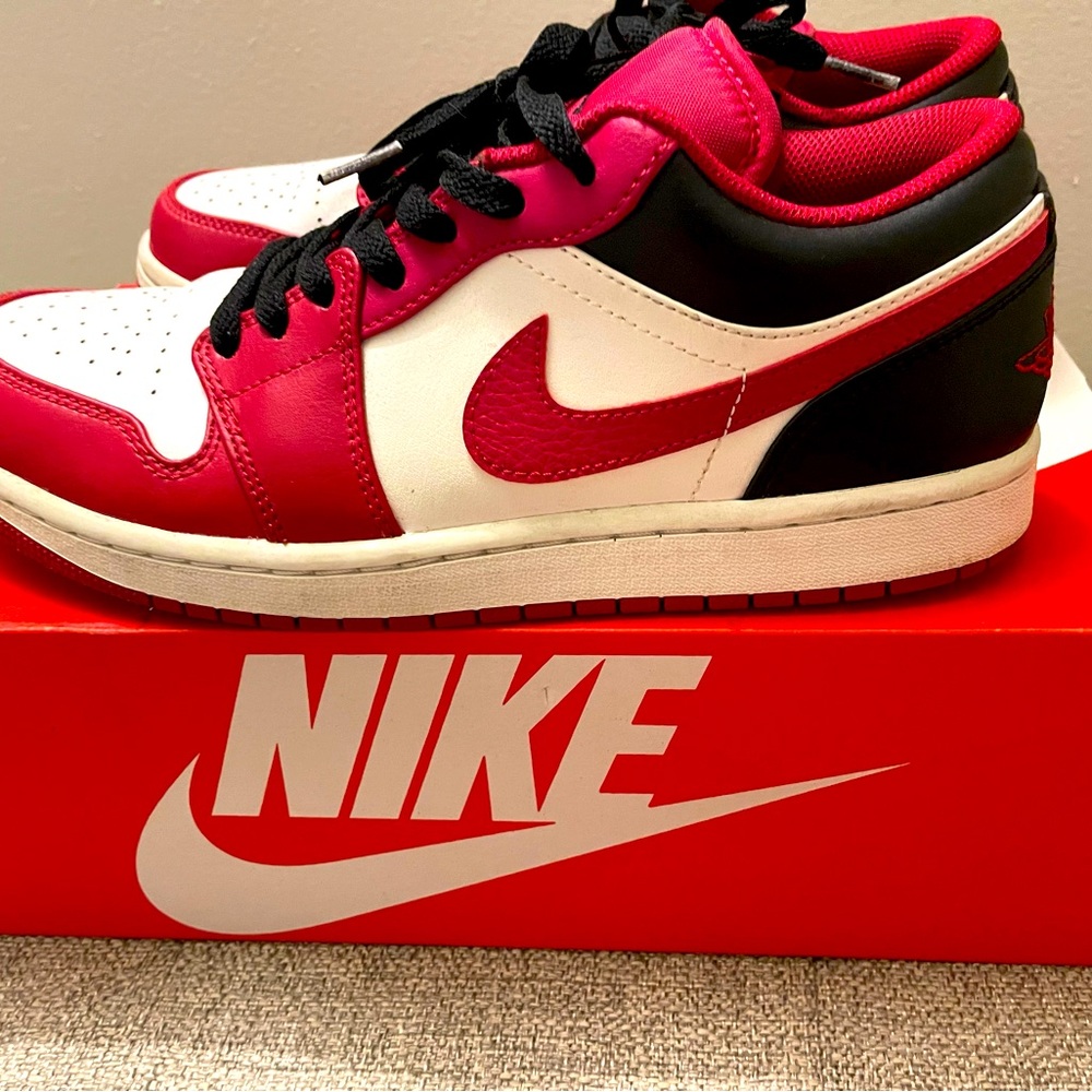 Air Jordan 1 Low “Bulls”